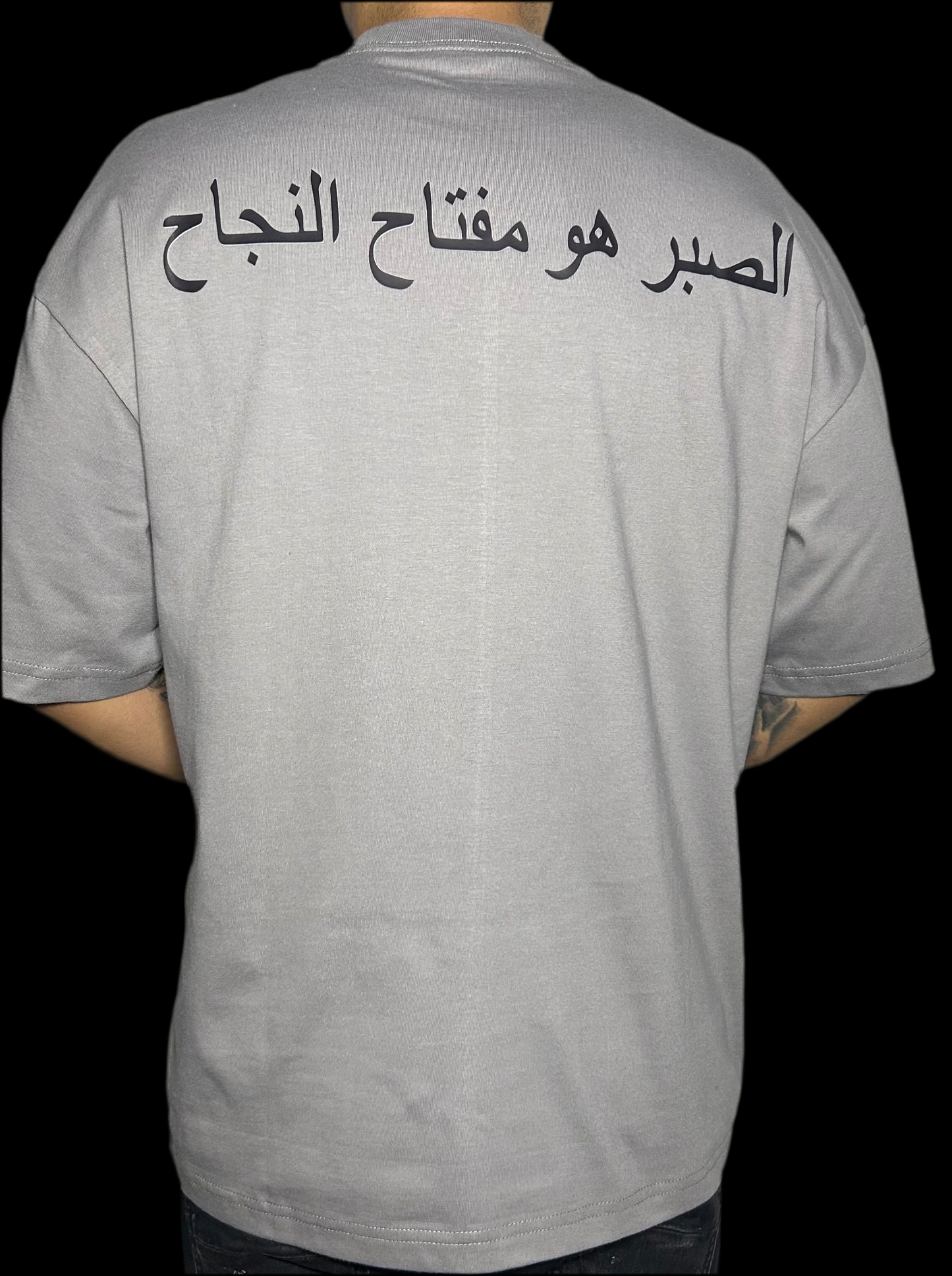 CAMISETA OVERSIZE BÁSICA GRIS. Estampado en negro