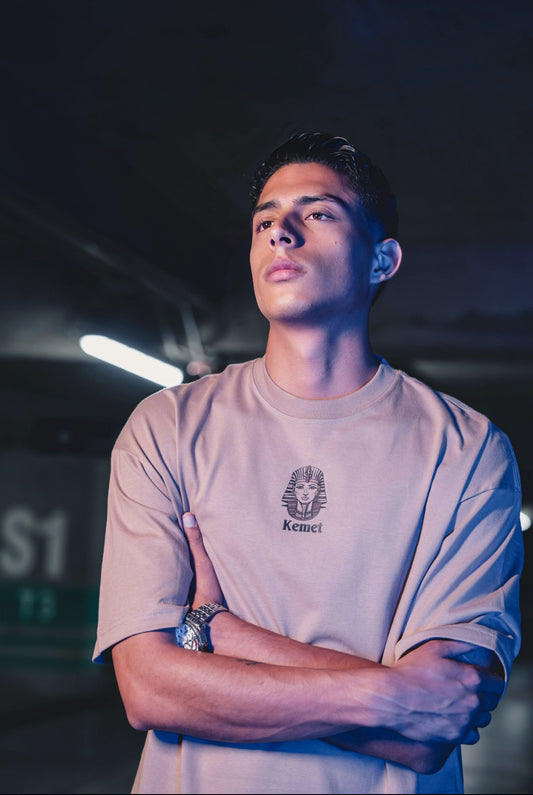 CAMISETA OVERSIZE BASICA CAFE CON MENSAJE EGIPCIO