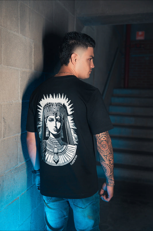 CAMISETA NEGRA CLEOPATRA. Regular fit